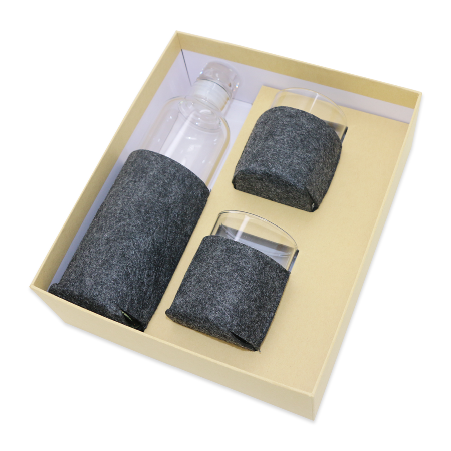 coffret bouteille et 2 tasses en verre
