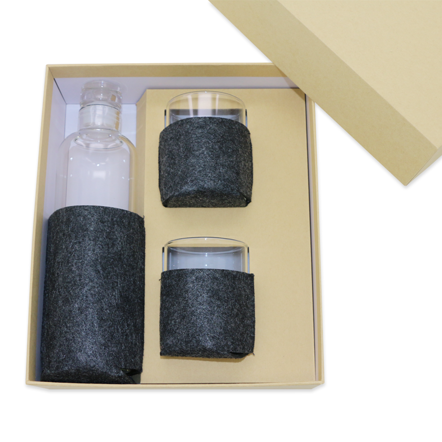 coffret bouteille et 2 tasses en verre